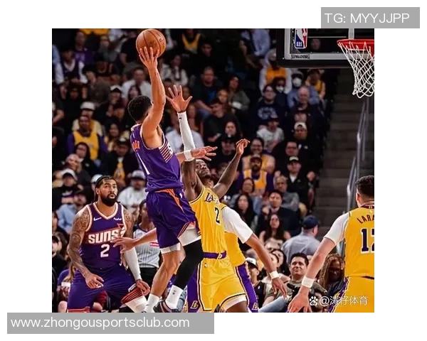 东詹强势表现助力球队逆转局面海斯替代顿宝成关键调整